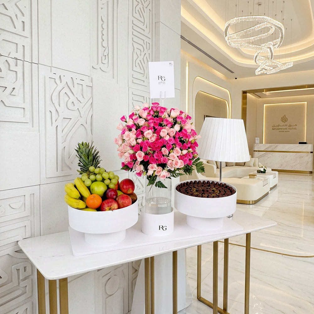 فازة ورد مع فواكه وشوكولاته رقم.17870