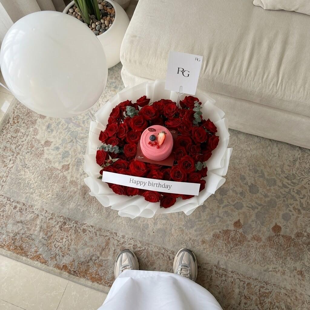 باقة ورد مع كيك وبالون رقم.27563