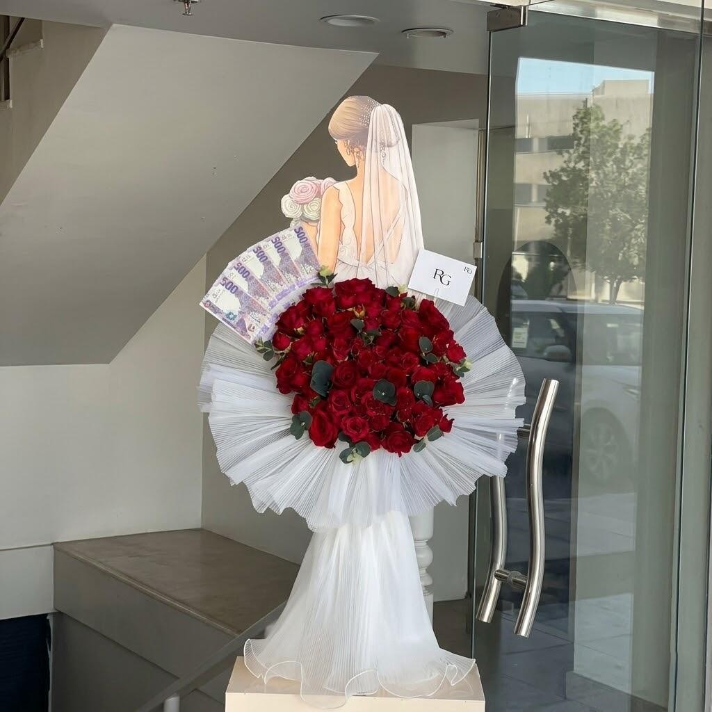 باقة ورد مع فلوس رقم.27582