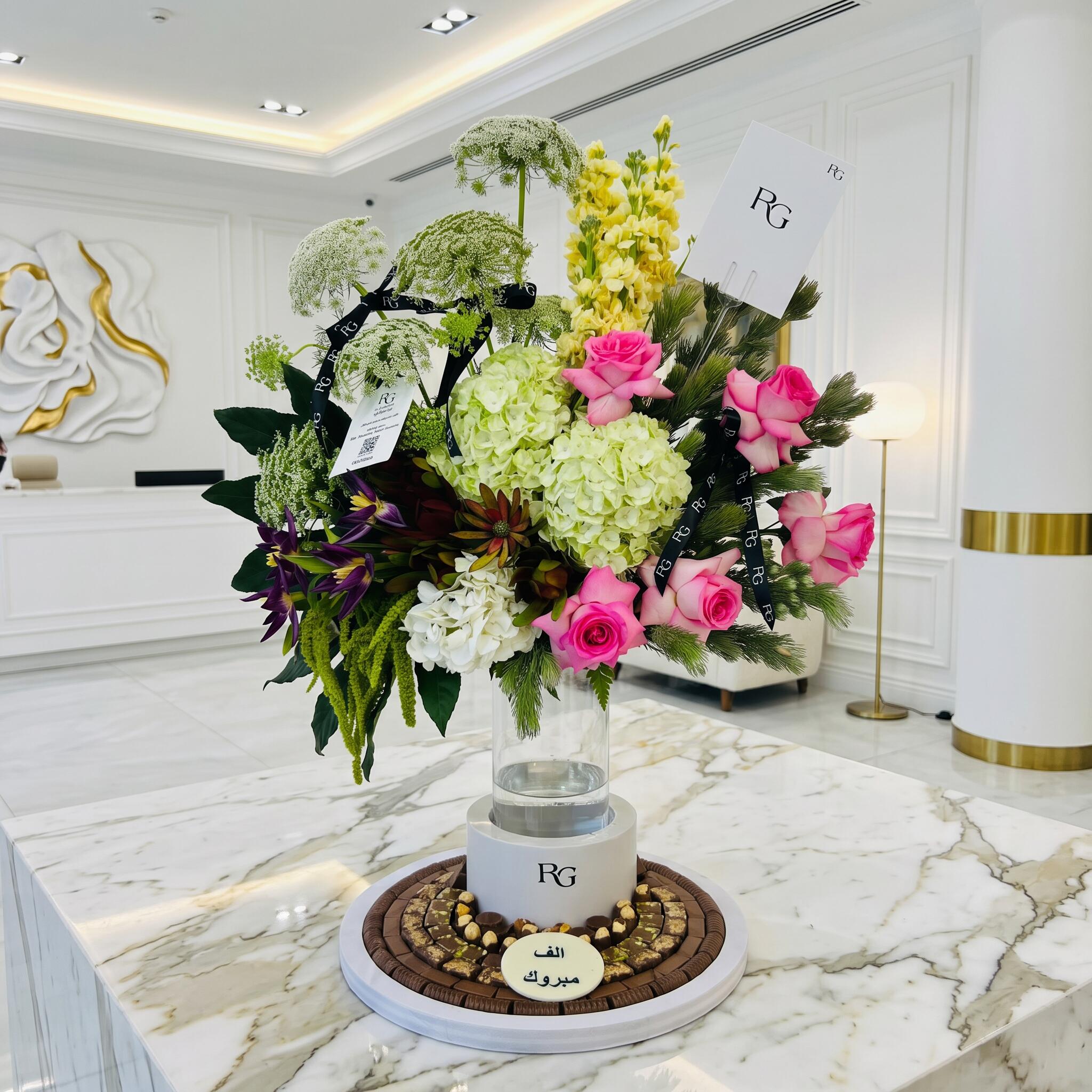 فازة ورد مع شوكولاته رقم.28762