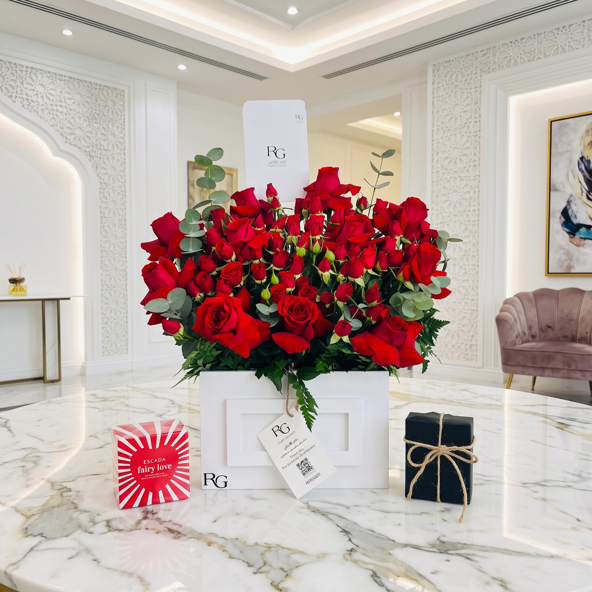 بوكس ورد مع عطر إسكادا فيري لوف إصدار محدود أو دو تواليت 100 مل رقم.16259
