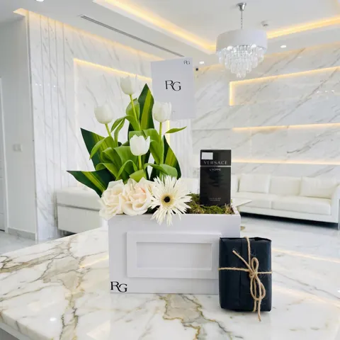 بوكس ورد مع عطر فيرساتشي للرجال 100 مل رقم.19343