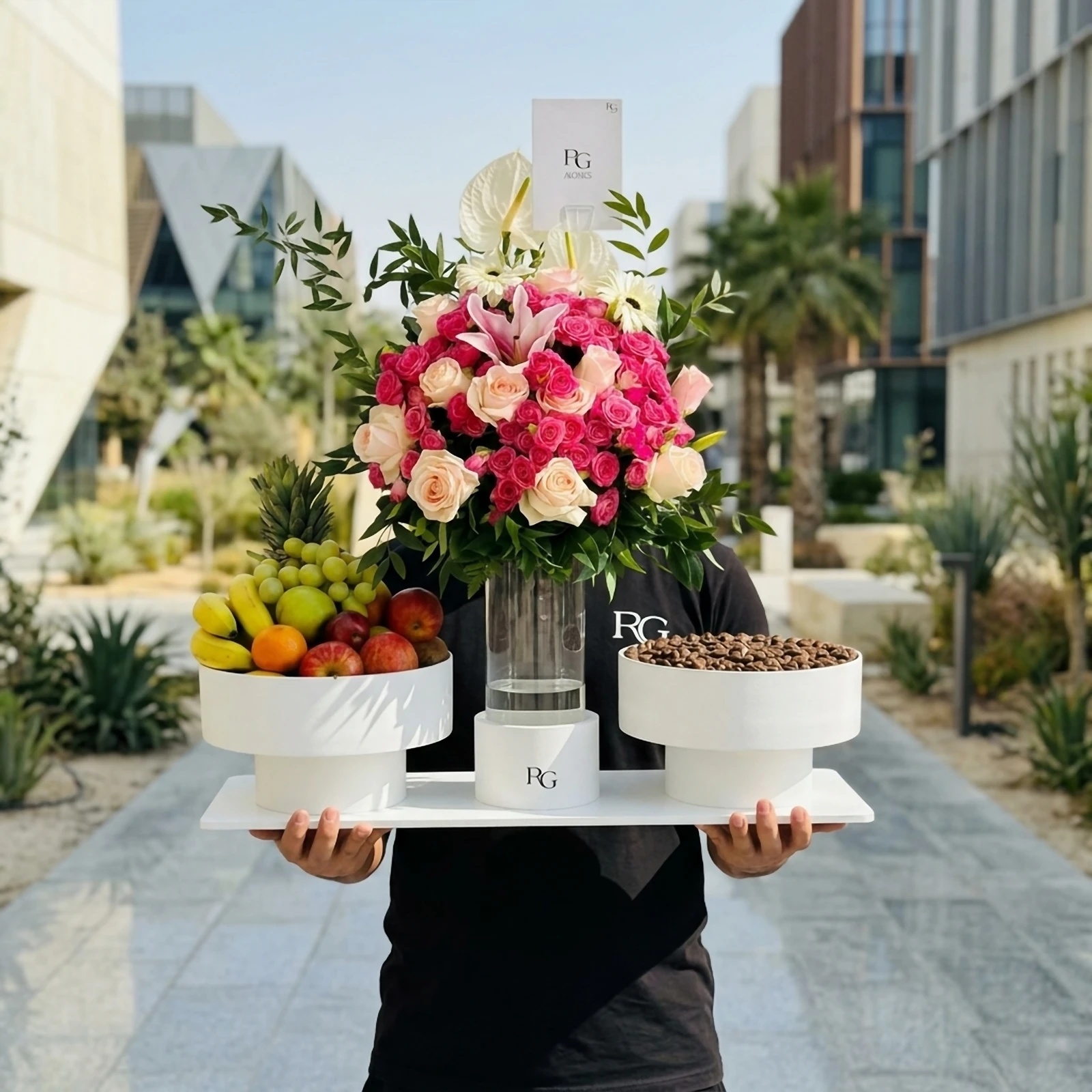 فازة ورد مع فواكه وشوكولاته رقم.17871