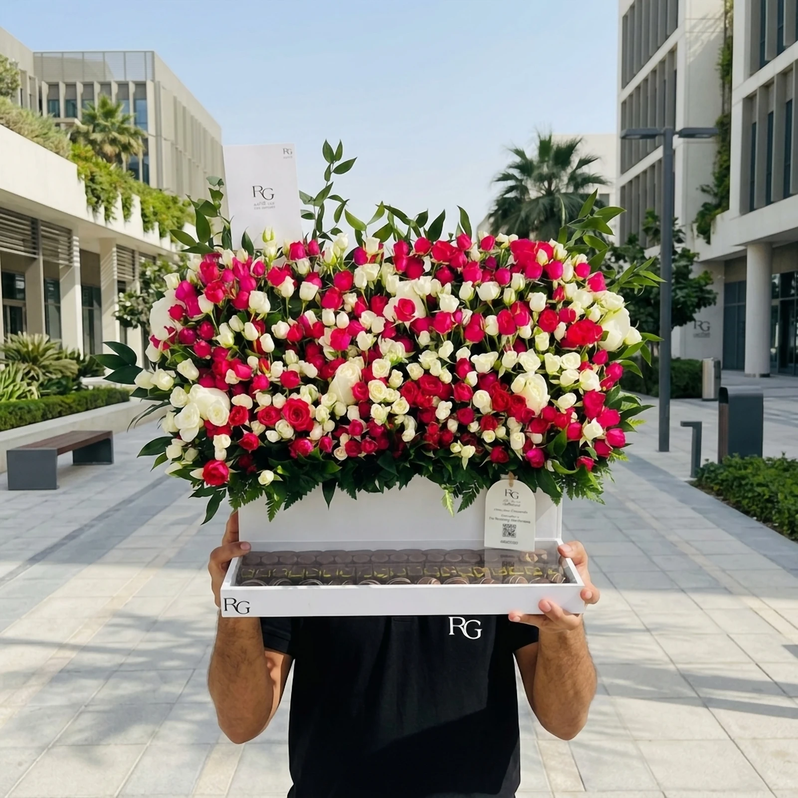 اكريليك ورد مع شوكولاته رقم.12048