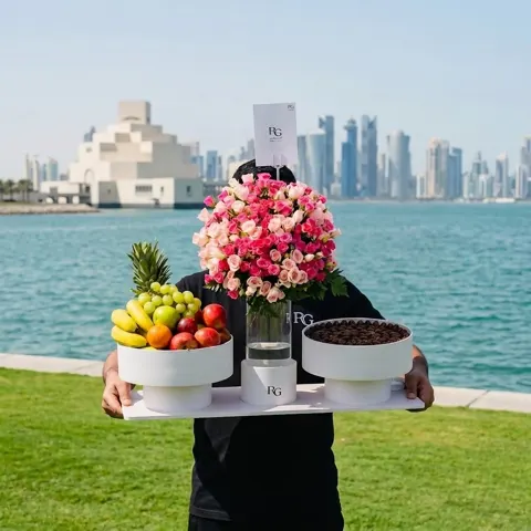 فازة ورد مع فواكه وشوكولاته رقم.17870
