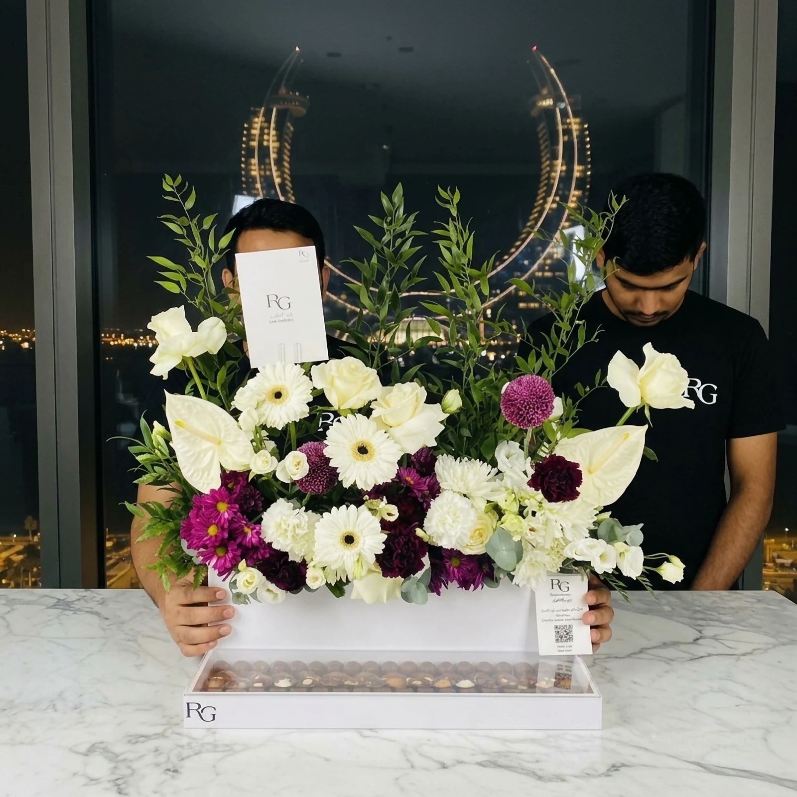 اكريليك ورد مع شوكولاته رقم.12423